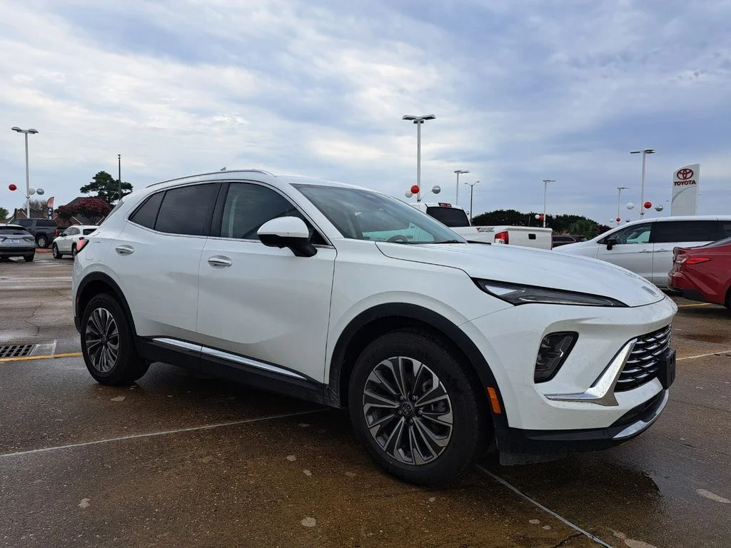 Used 2024 White Buick Preferred image 3