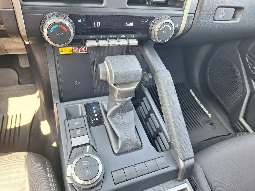 Used 2025 White Toyota SR5 image 13