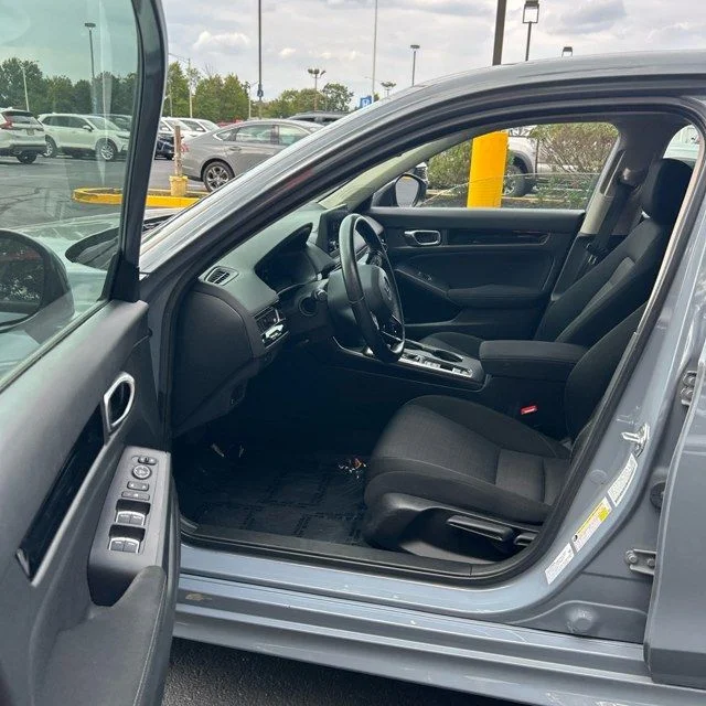 Used 2023  Honda EX image 8