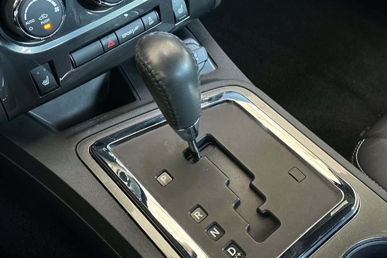 Used 2013 White Dodge SXT image 20