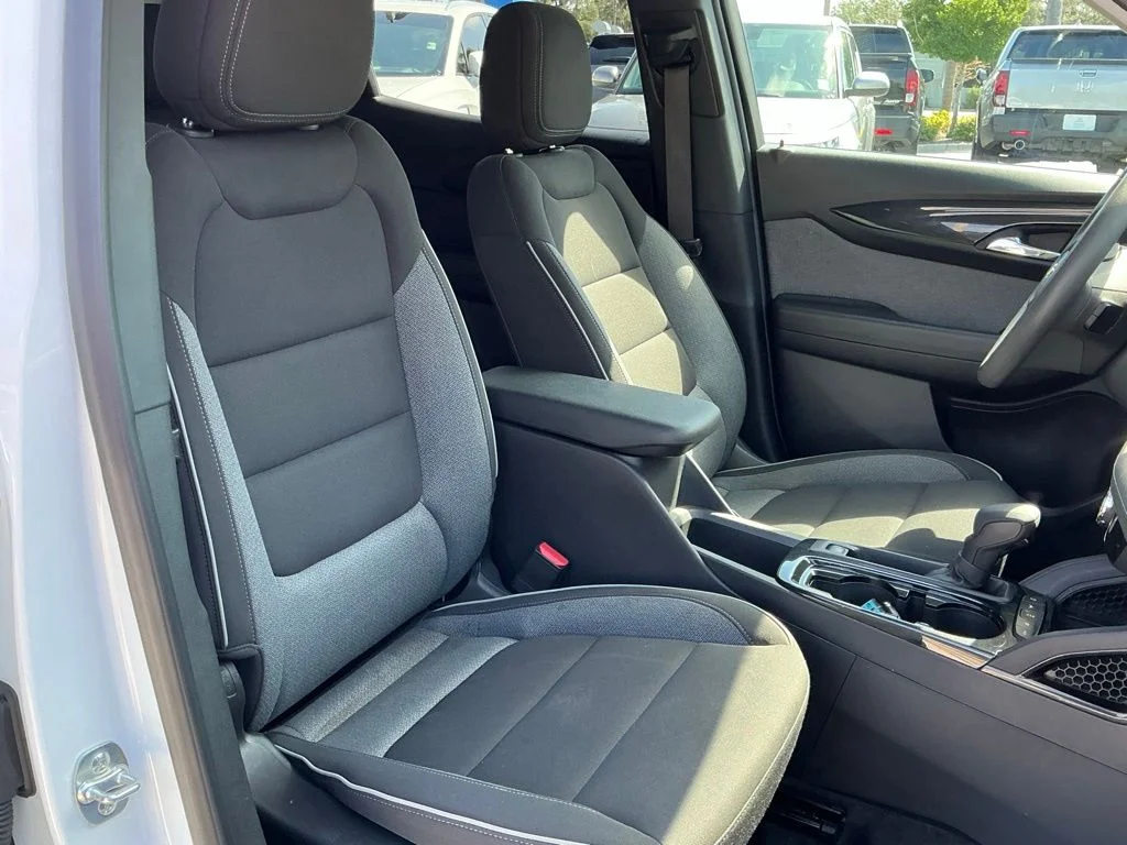 Used 2025 White Chevrolet LT image 19