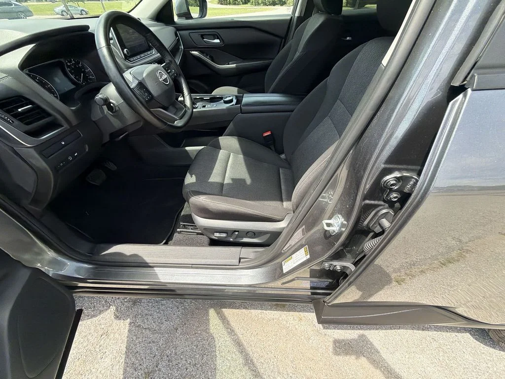 Used 2025 Gray Nissan SV image 12