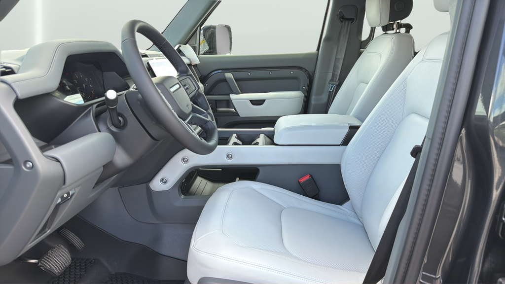 New 2026 Carpathian Grey Land Rover X-Dynamic SE image 17