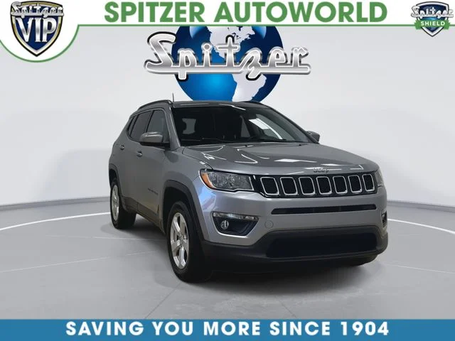 Used 2021 Silver Jeep Latitude image 3