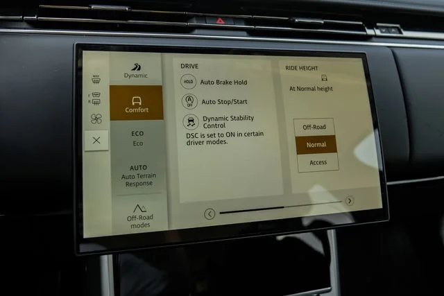 New 2026 Fuji White Land Rover SE image 36