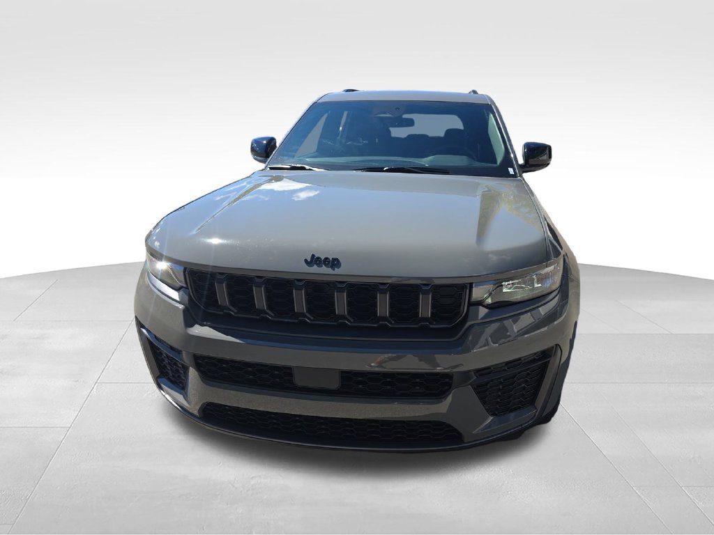 New 2027 Gray Jeep Laredo Altitude image 8