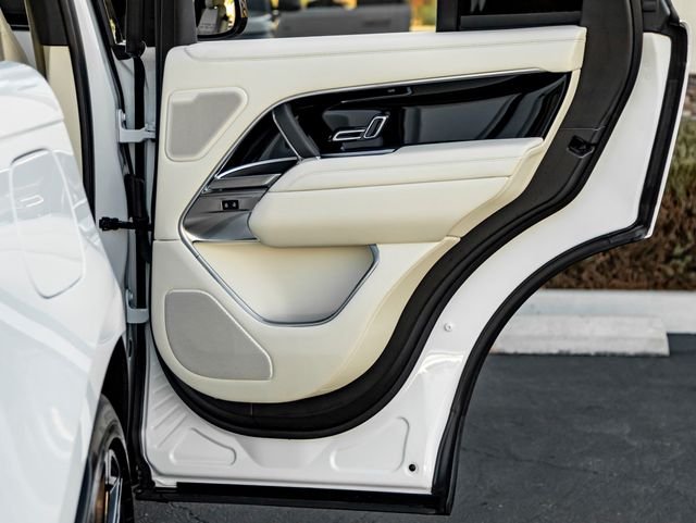 Used 2025 Fuji White Land Rover SE image 31