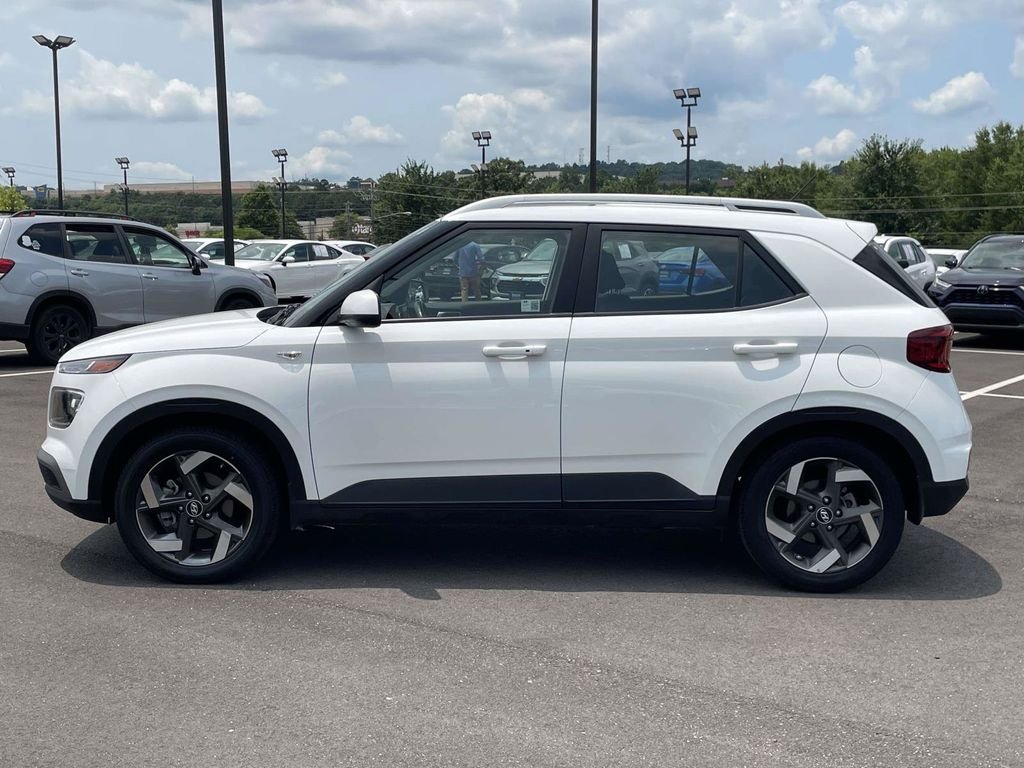 Used 2025 White Hyundai SEL image 6