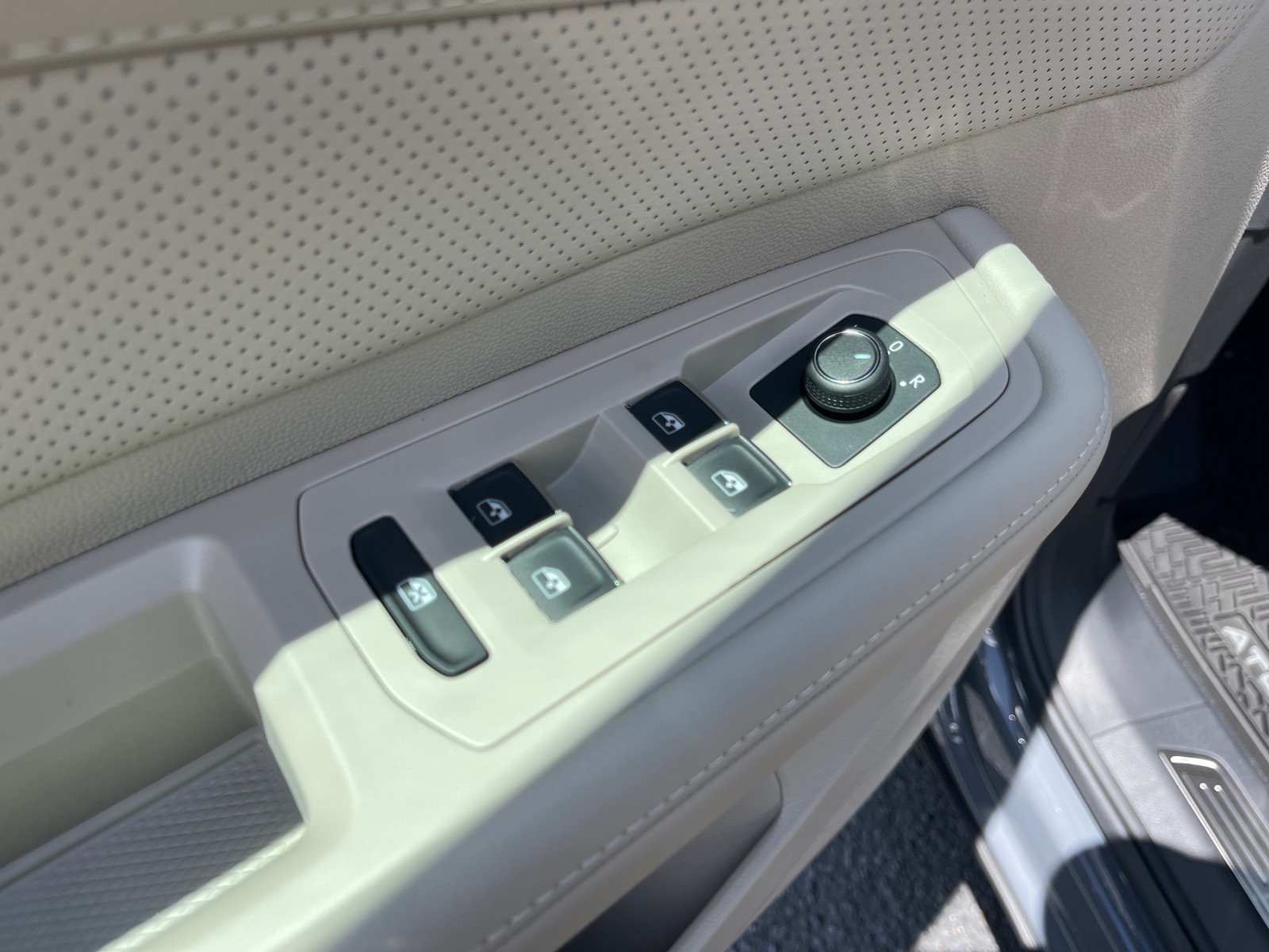 New 2026 Pure Gray Volkswagen SE image 8