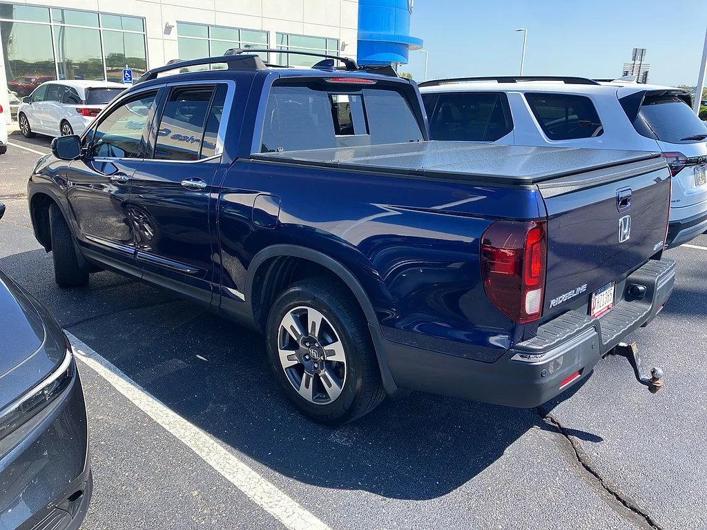 Used 2017 Obsidian Blue Pearl Honda RTL-E image 4