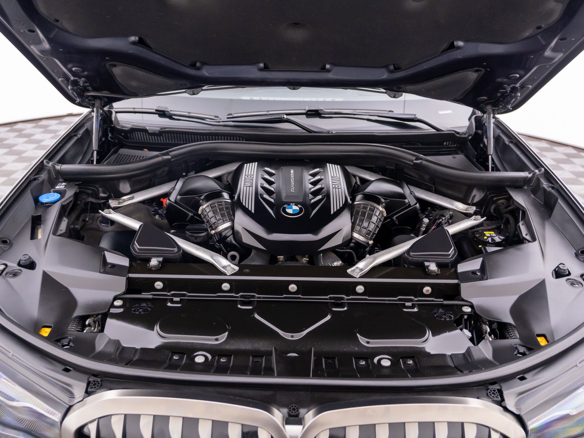 Used 2021 Arctic Grey Metallic BMW M50i image 29