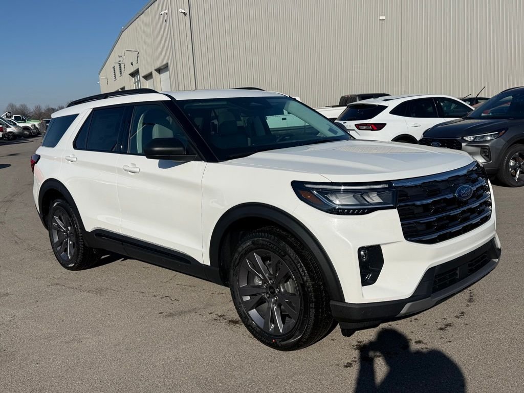 New 2026 Star White Metallic Tri-Coat Ford Active image 2