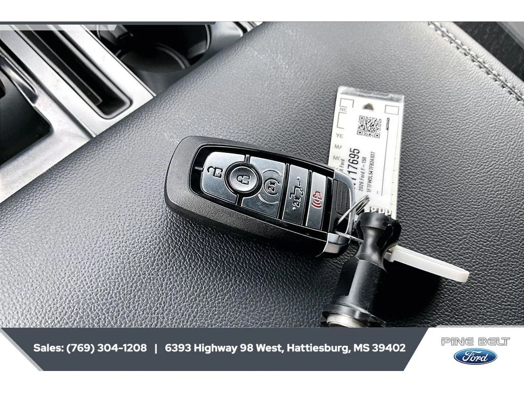 New 2026 Oxford White Ford XLT image 9