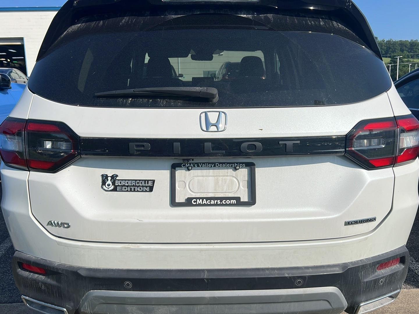 Used 2024 Platinum White Pearl Honda Touring image 3