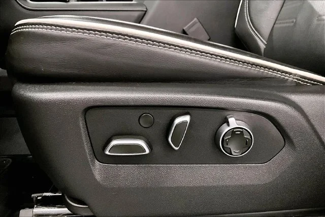 Used 2025 Summit White GMC AT4X image 32