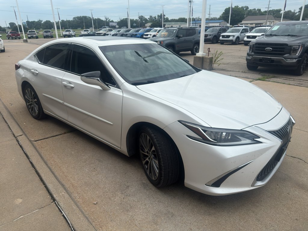 Used 2020 Eminent White Pearl Lexus Base image 4
