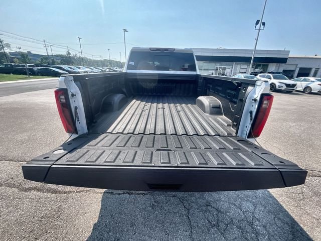 Used 2024 White GMC Denali image 23