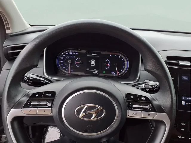 Used 2024  Hyundai SEL image 12