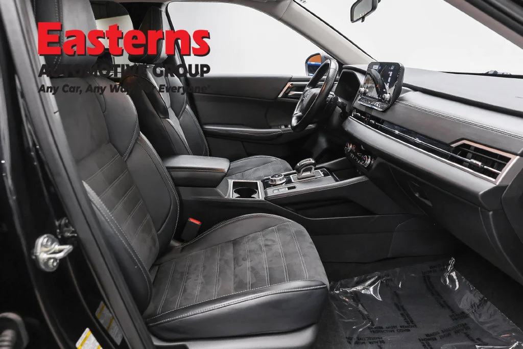 Used 2024 Black Mitsubishi SE image 23