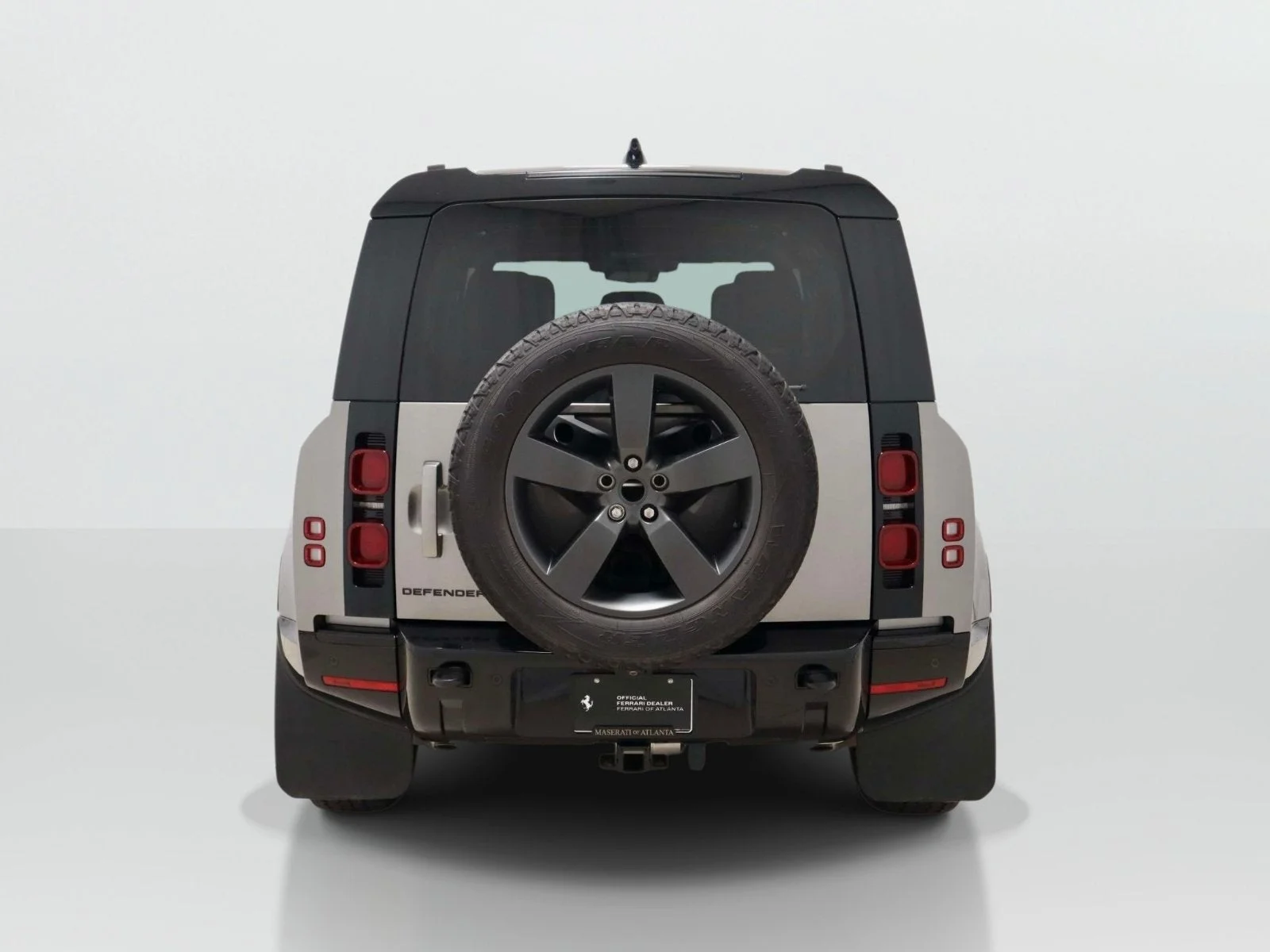 Used 2024 Silicon Silver Premium Metallic Land Rover X-Dynamic SE image 4