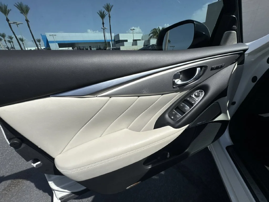Used 2023 White INFINITI LUXE image 22