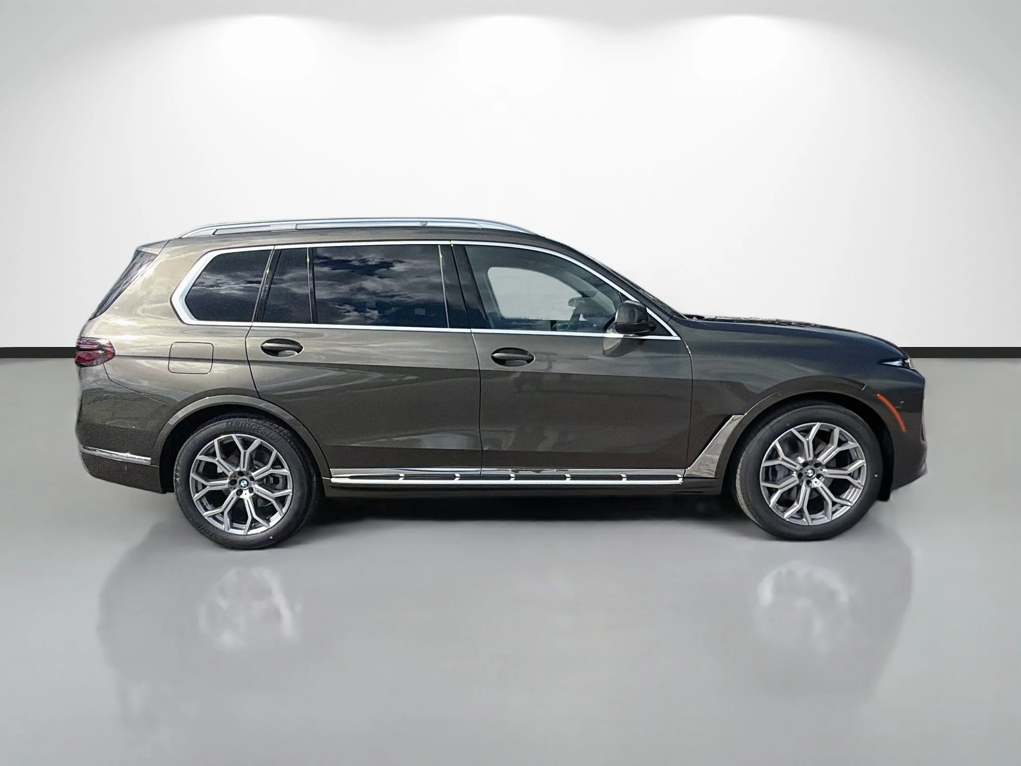 New 2027 Manhattan Green Metallic BMW xDrive40i image 2