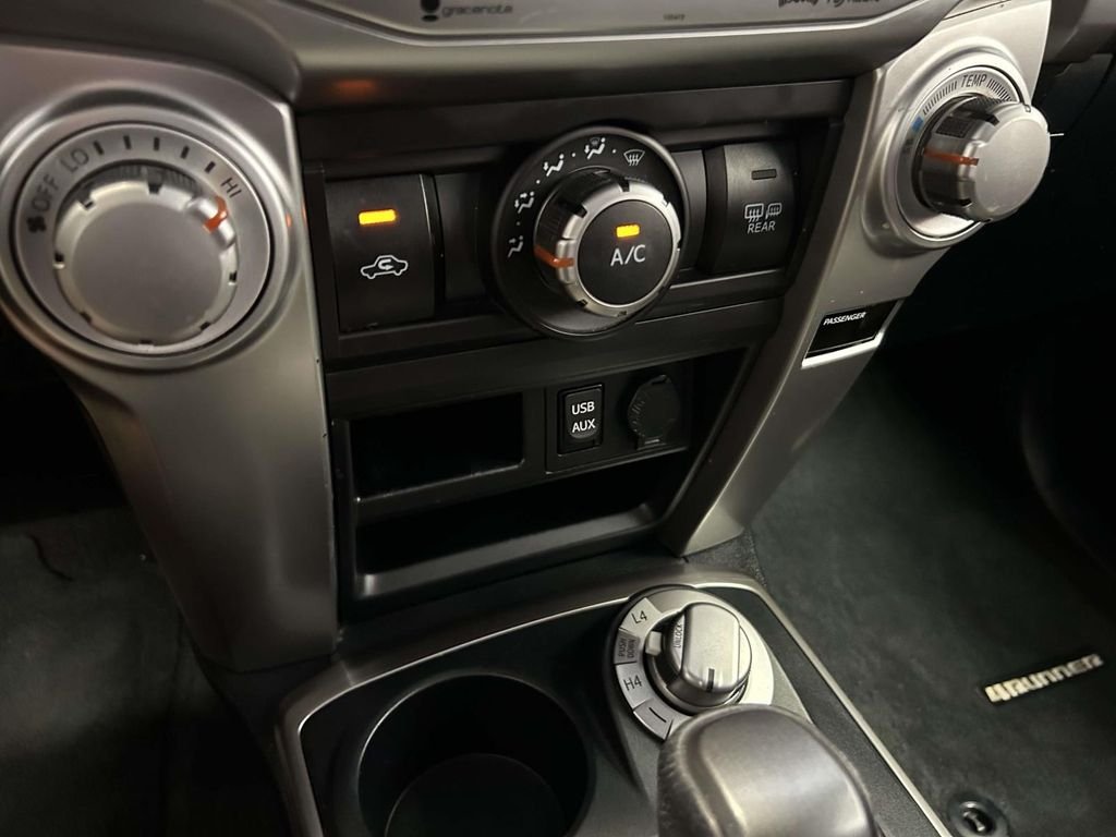 Used 2019 White Toyota SR5 image 24