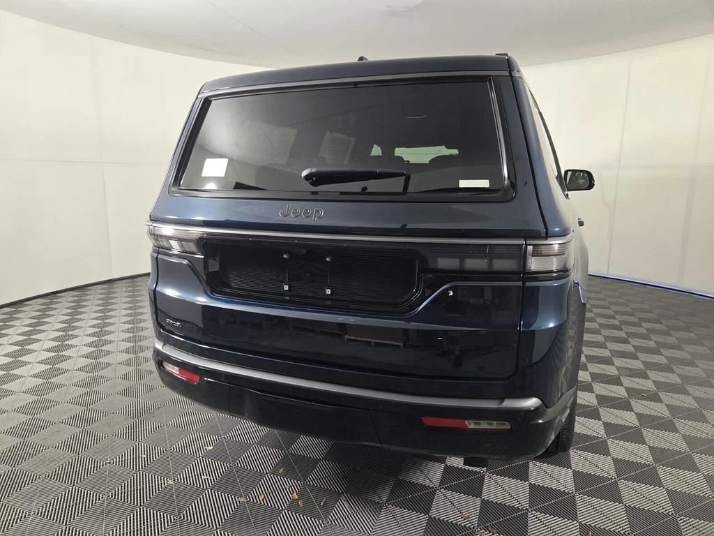 New 2026 Fathom Blue Pearl-Coat Exterior Paint Jeep Limited Reserve image 6