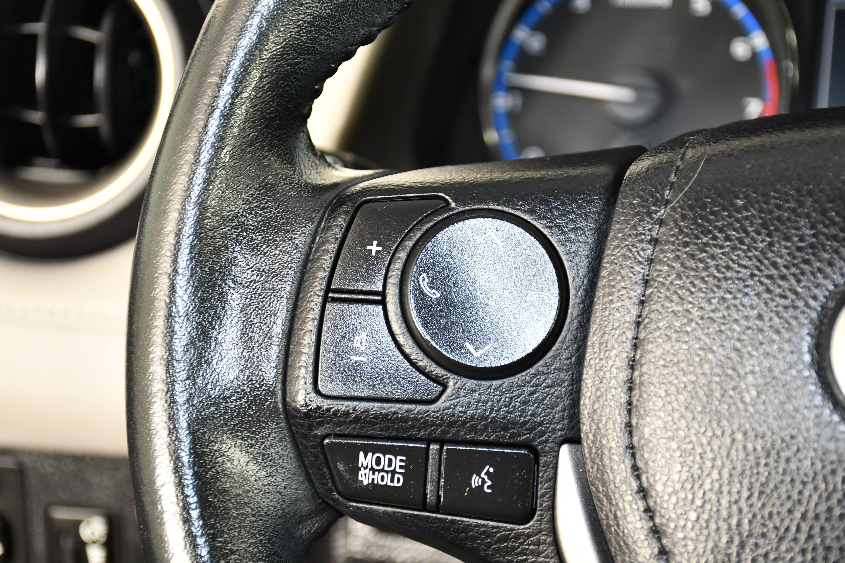 Used 2016 Black Toyota XLE image 20