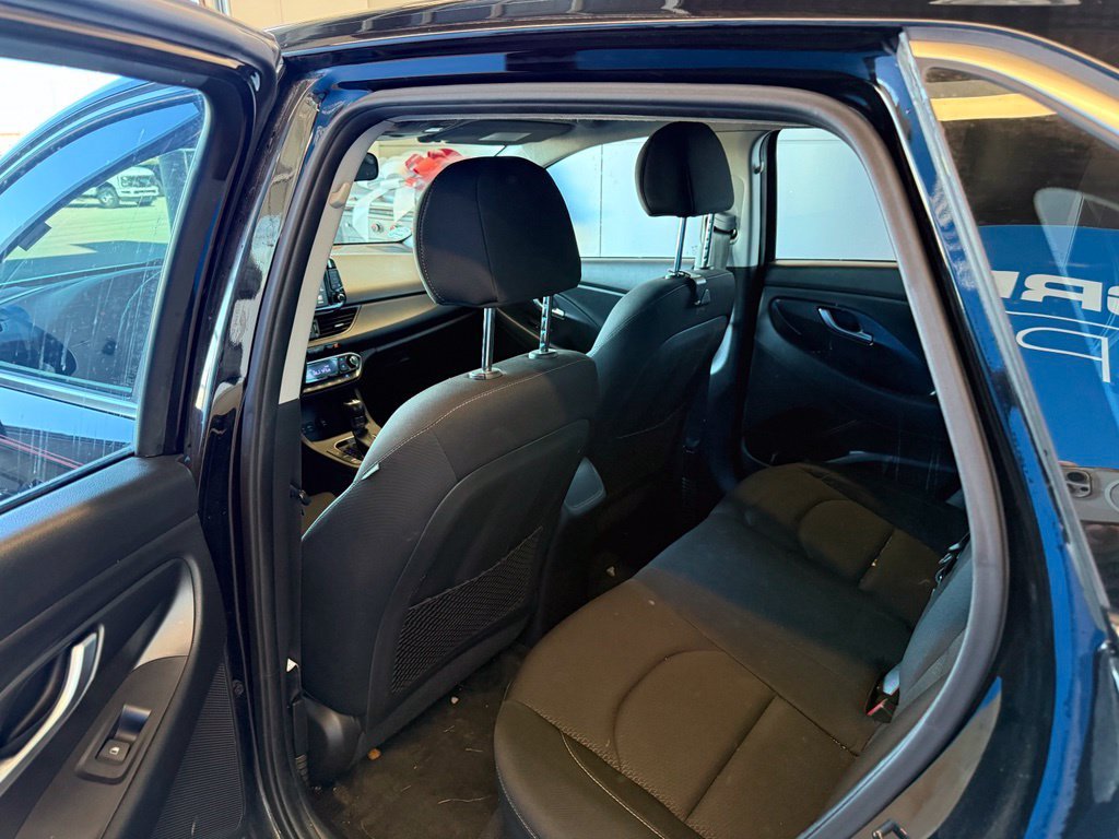 Used 2018 Black Hyundai Base image 10