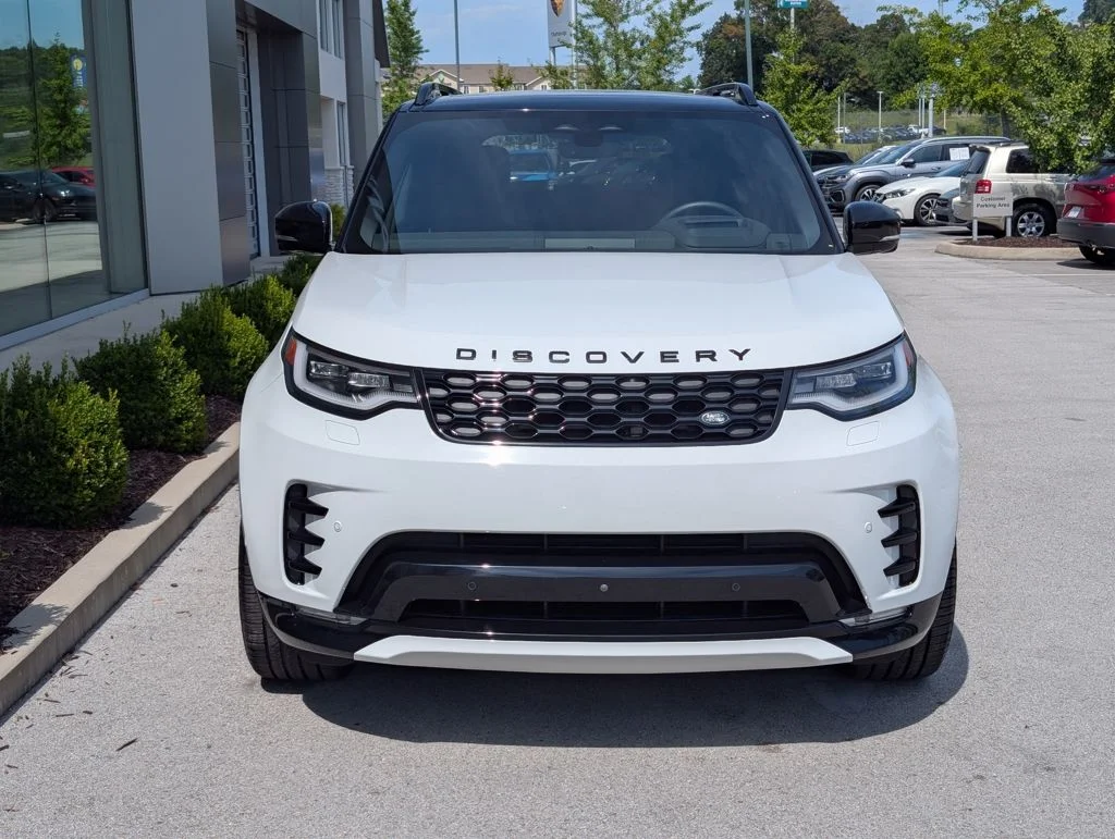 Certified Used 2025 White Land Rover Dynamic SE image 10