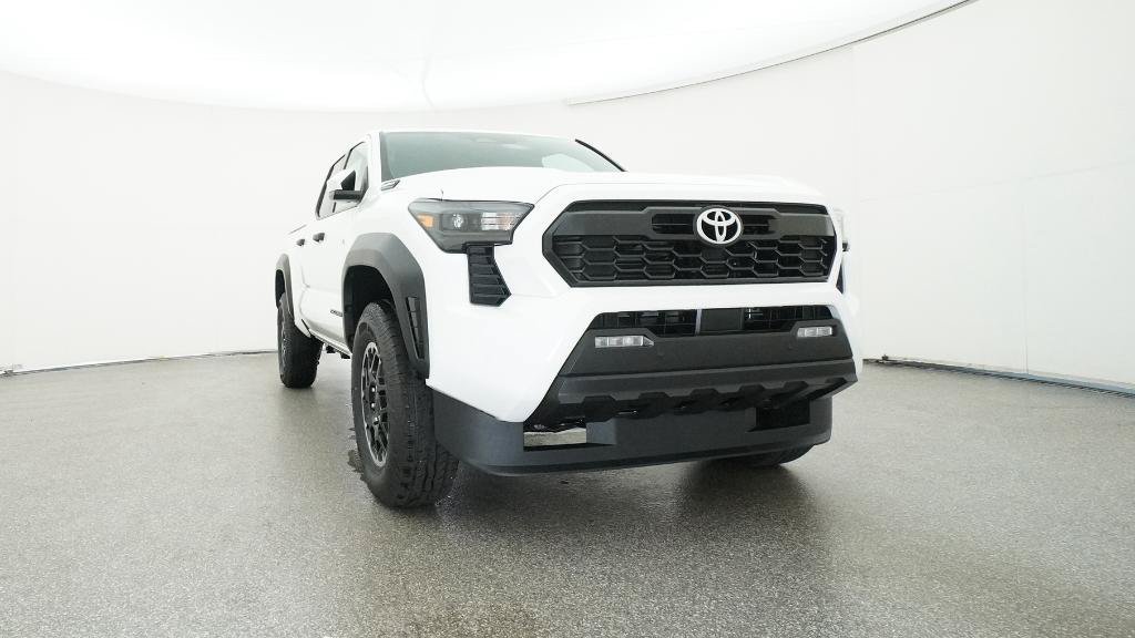 Used 2025 White Toyota  image 31