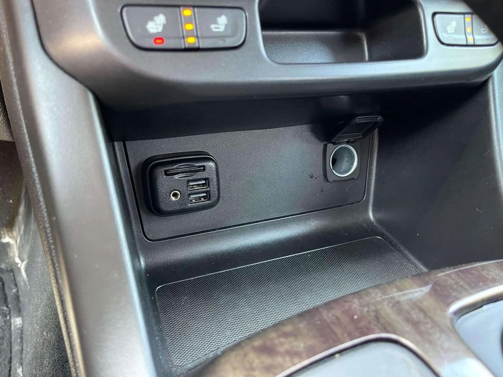 Used 2022 Summit White GMC Elevation image 14