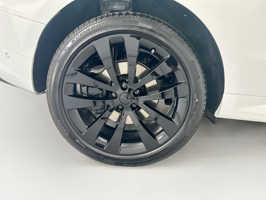 New 2026 Fuji White Land Rover Dynamic SE image 32