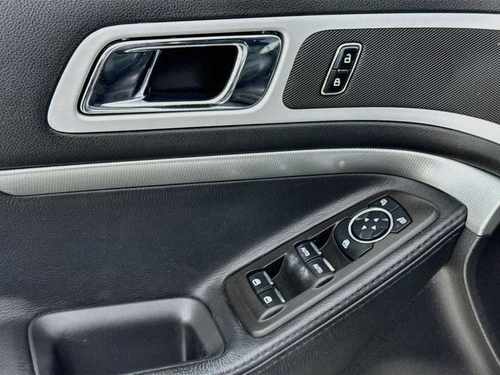Used 2013 Ingot Silver Ford XLT image 21