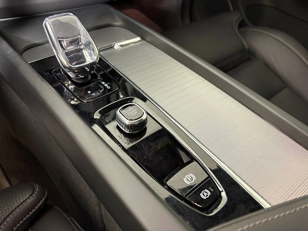 Used 2024 Onyx Black Metallic Volvo Ultimate image 29