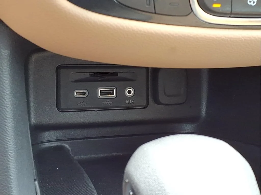 Used 2023 SUMMIT WHITE Chevrolet Premier image 9
