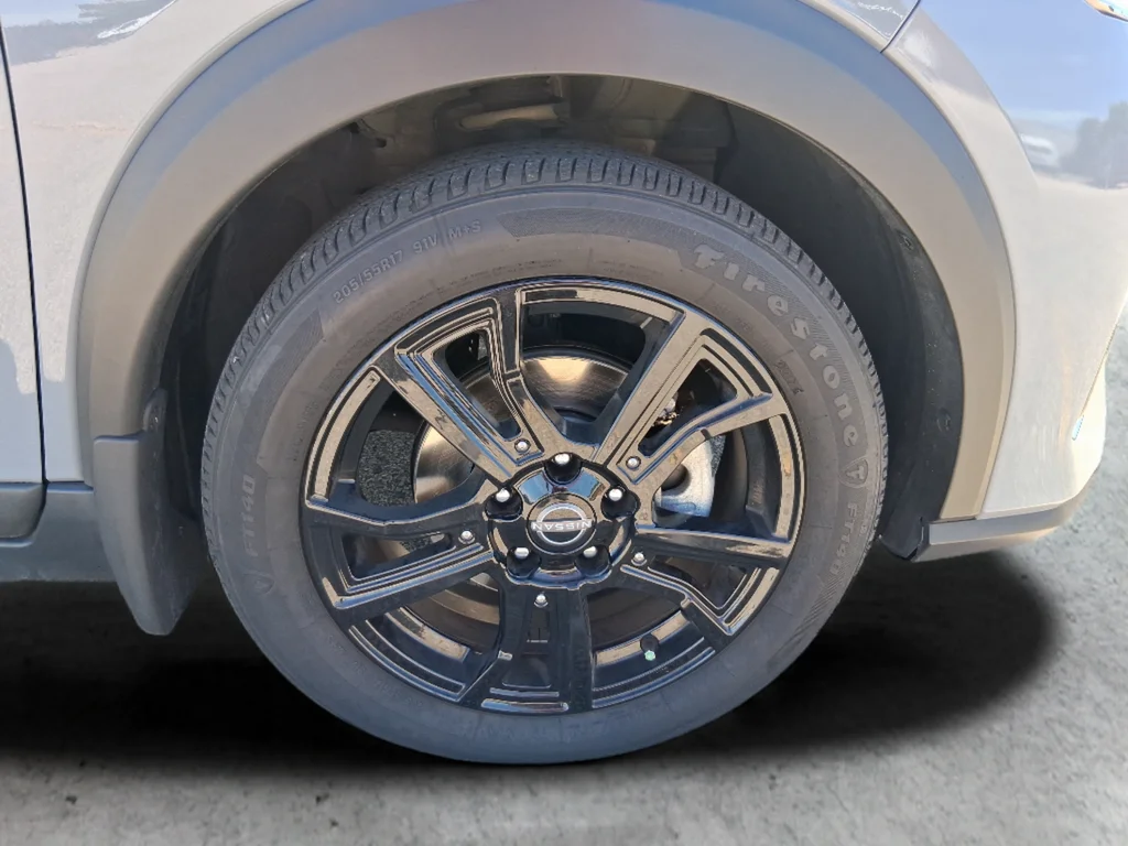 Used 2023 Gray Nissan SR image 16
