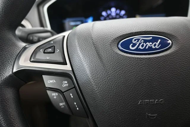 Used 2019 Oxford White Ford SE image 25