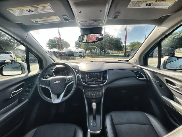 Used 2018 SUMMIT WHITE Chevrolet LT image 20
