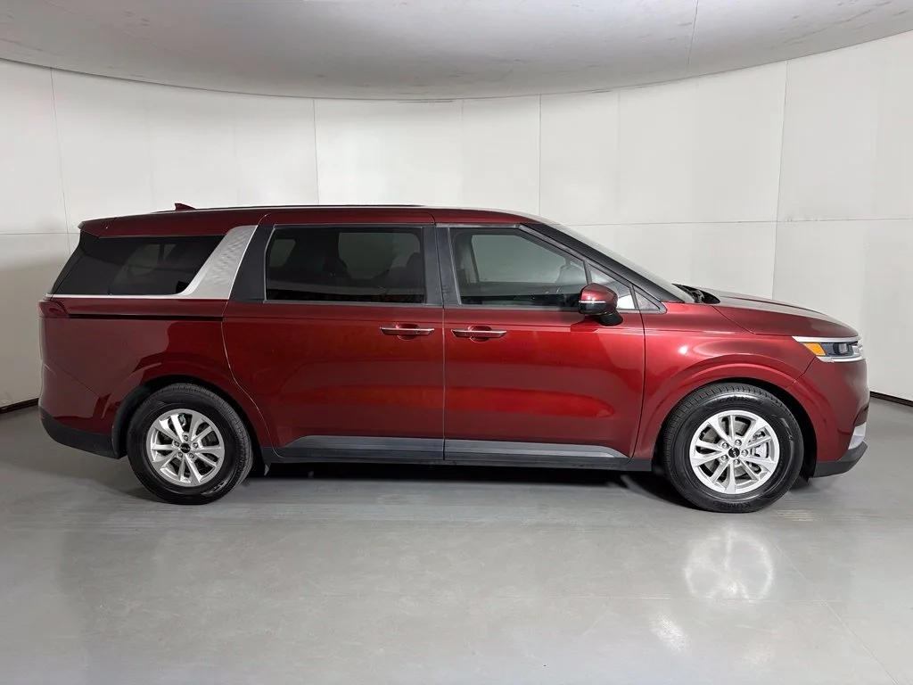 Used 2022 Red Kia LXS image 9