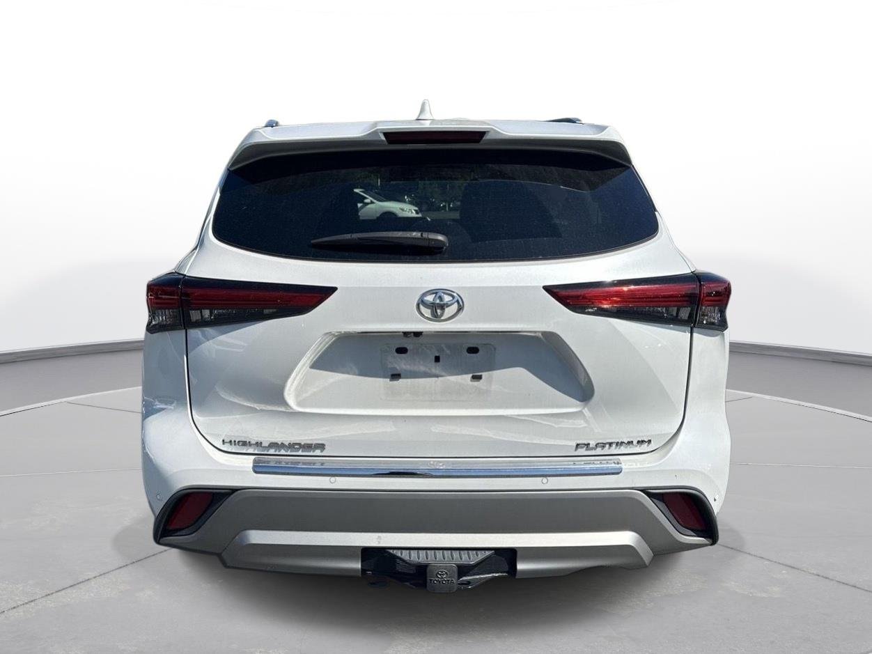 Used 2022 Wind Chill Pearl Toyota Platinum image 7