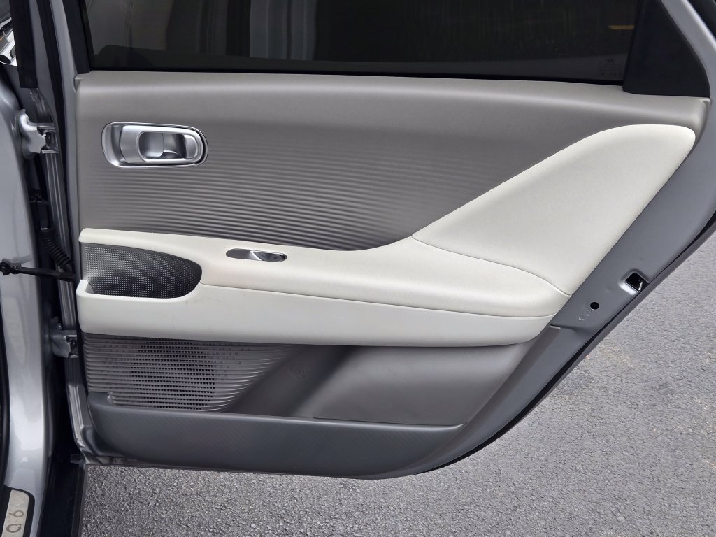 2024 Hyundai IONIQ 6 Limited - Photo 14