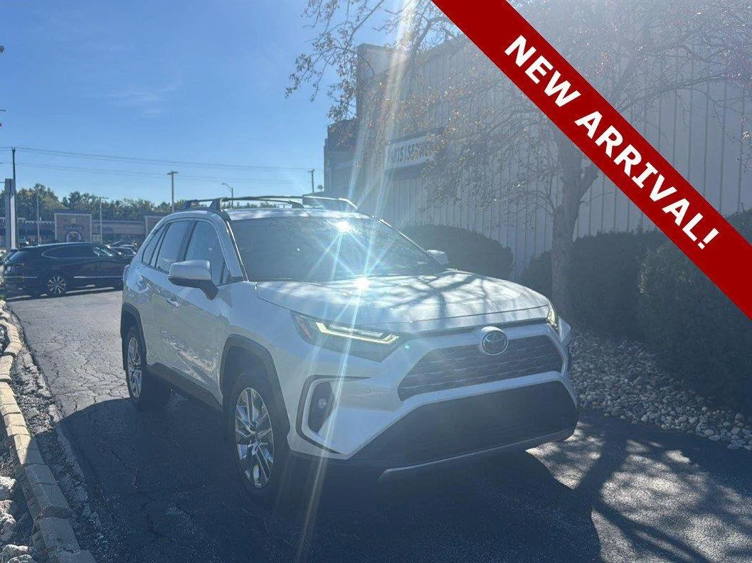 Used 2023 Wind Chill Pearl Toyota Limited image 1