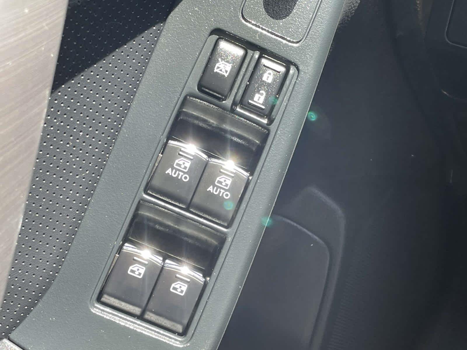 Used 2017 Ice Silver Metallic Subaru Limited image 33