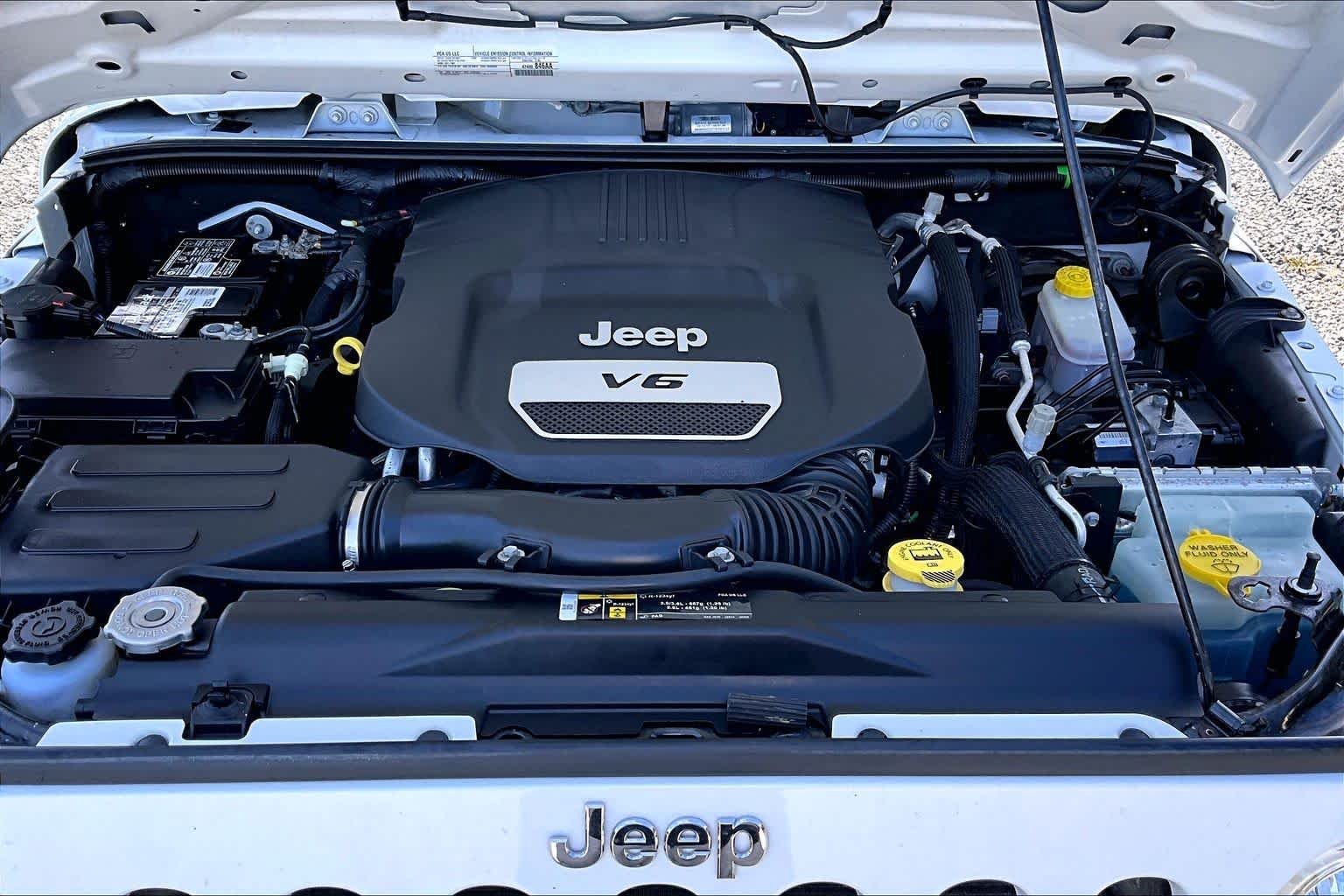 Used 2017 Bright White Clearcoat Jeep Sport image 32