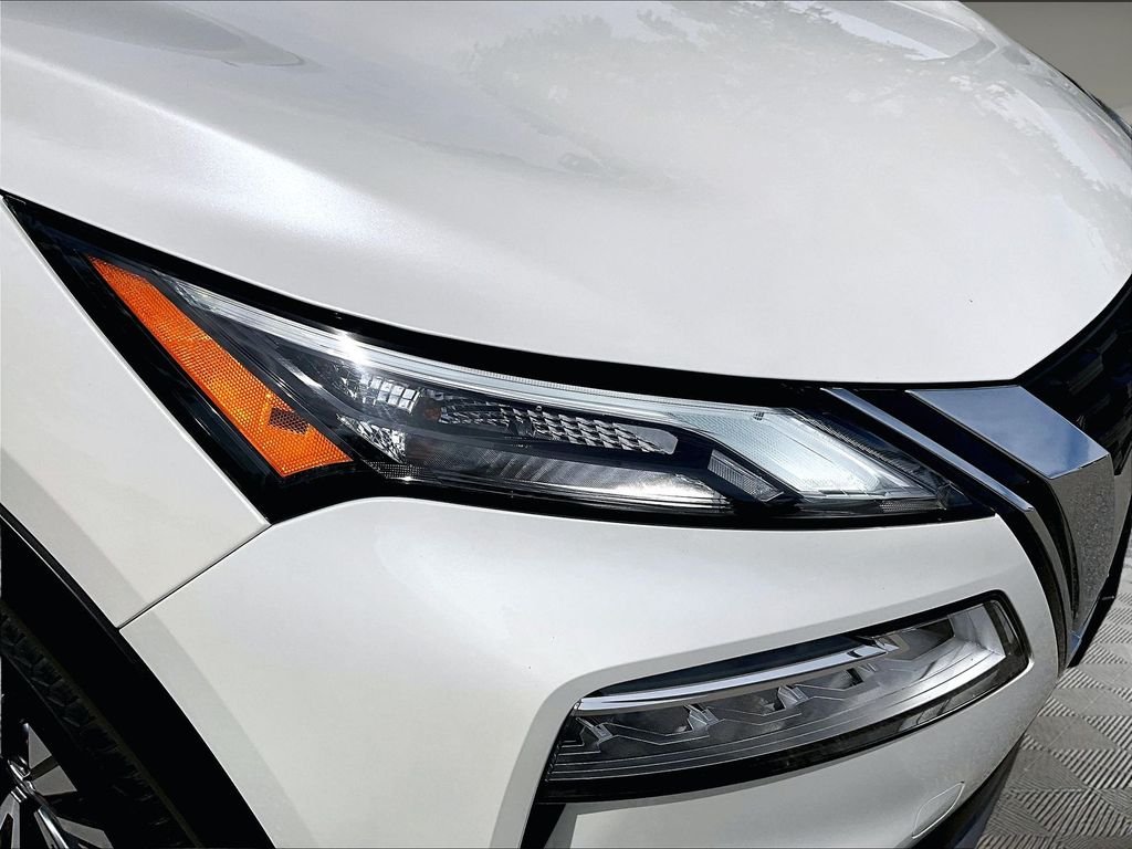 Certified Used 2021 White Nissan SV image 33