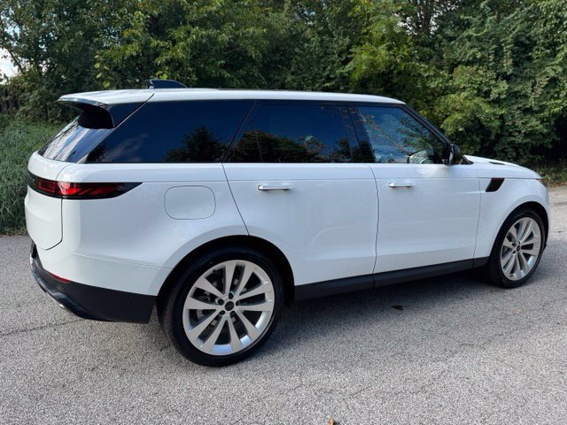 New 2027 Fuji White Land Rover SE image 5