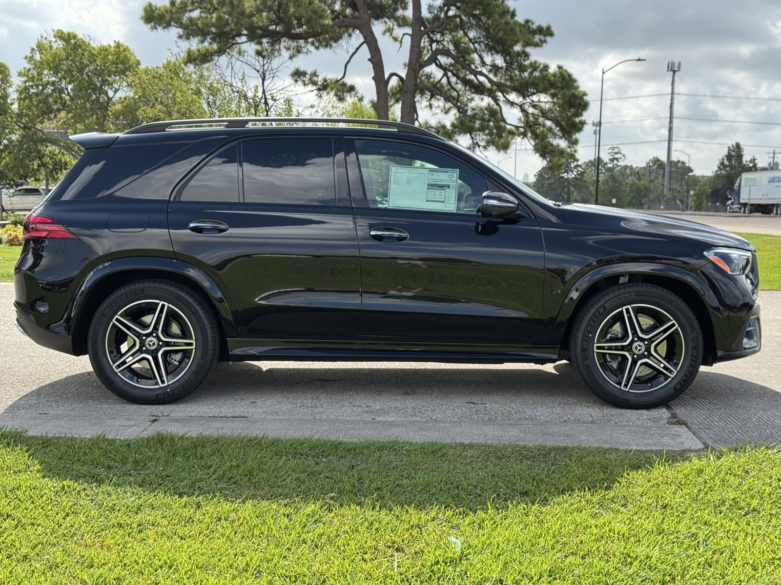 New 2026 Obsidian Black Metallic Mercedes-Benz GLE 350 image 26