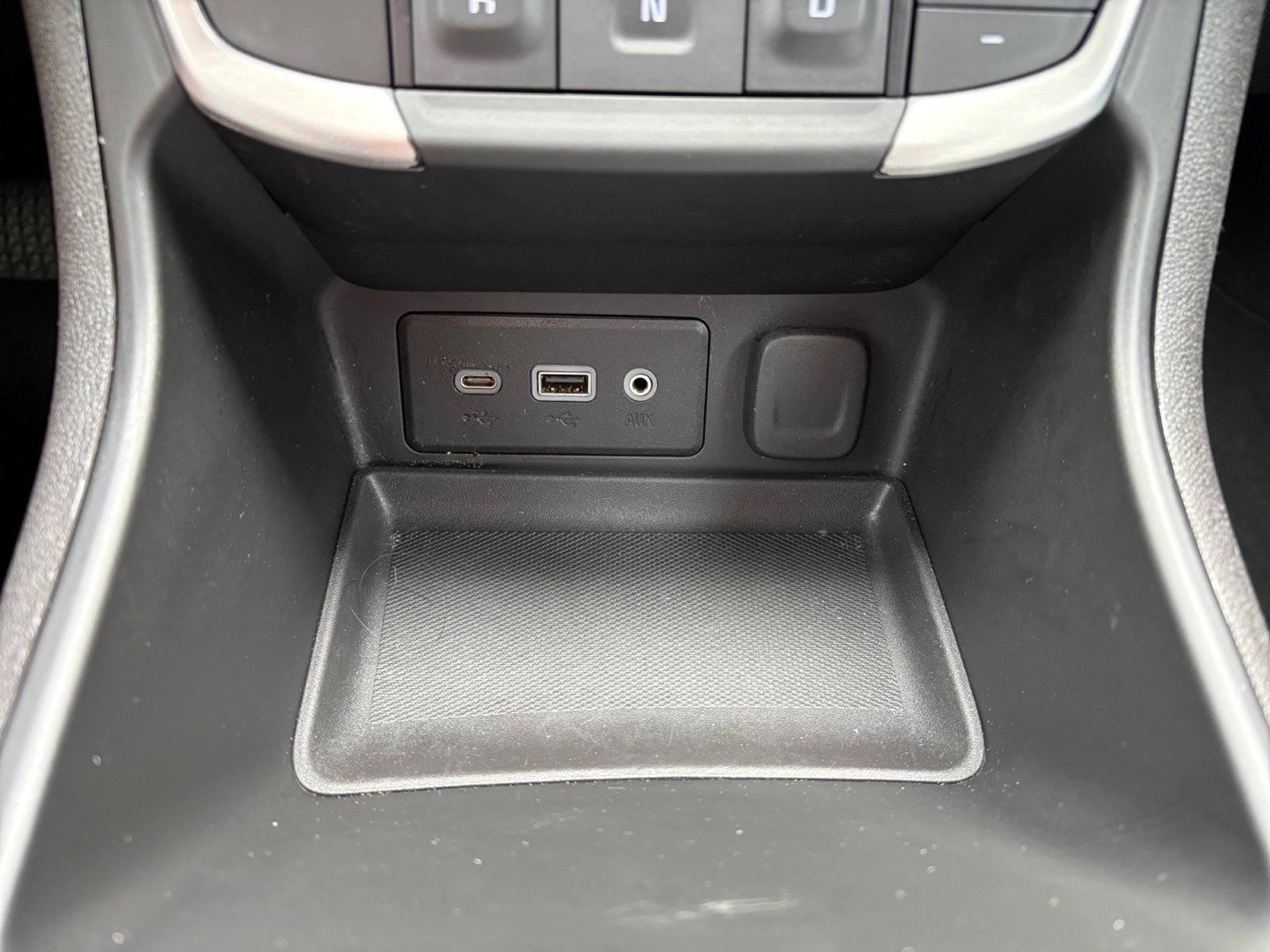 Used 2024 Sterling Metallic GMC SLE image 18